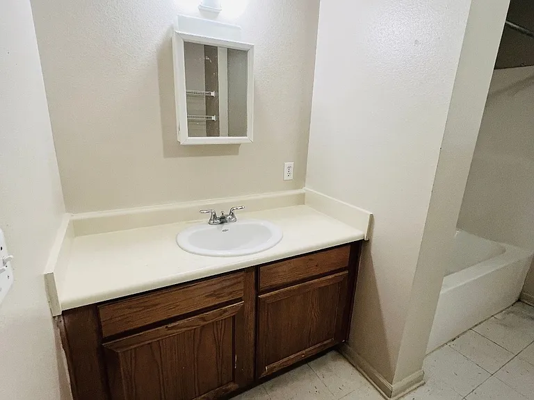 816 Martin Luther King Jr Dr — Photo 17
