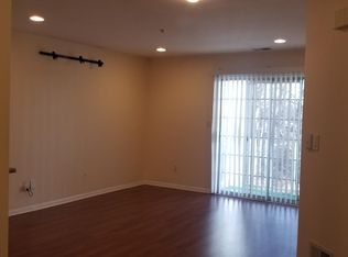 1126 Waterford Dr, Edison, NJ