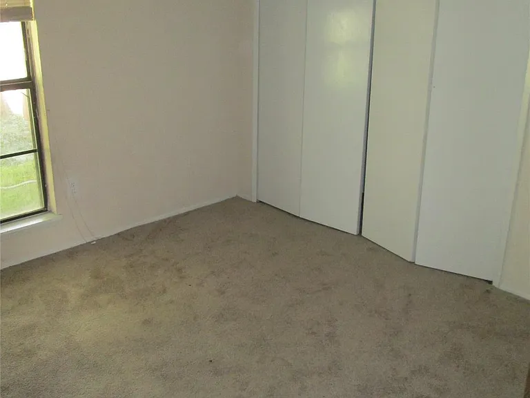 6818 Glenstein Dr — Photo 17