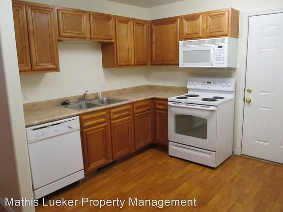 3rd image of 826 Whitetail Ct