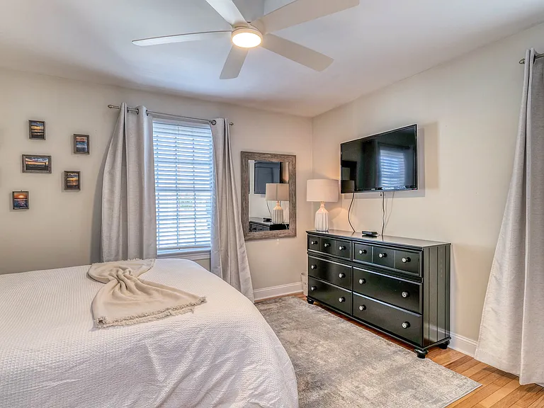 119 N Belmont Ave — Photo 23