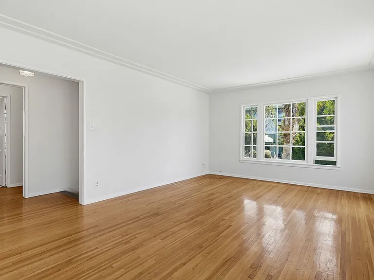455 N Hayworth Ave — Photo 10