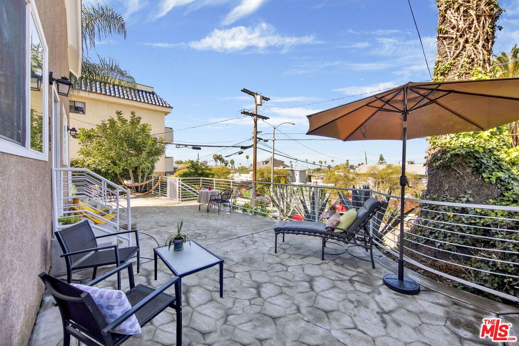 318 Parkman Ave, Los Angeles, CA - View 3