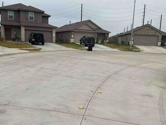 Exterior Neighborhood (street photo)