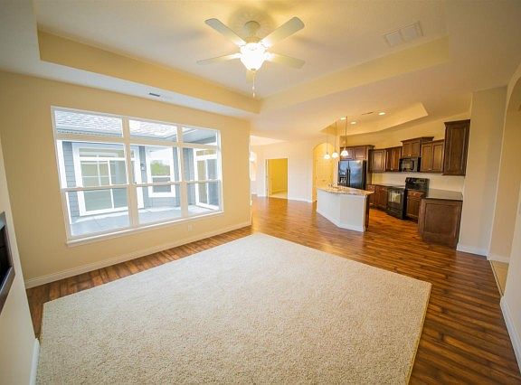2nd image of 2502 Silverado Cir