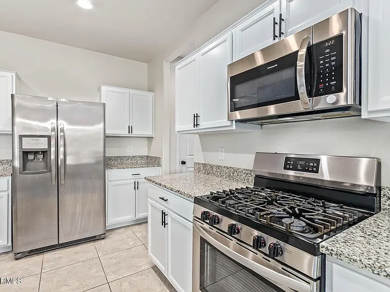 30987 W Columbus Ave — Photo 6
