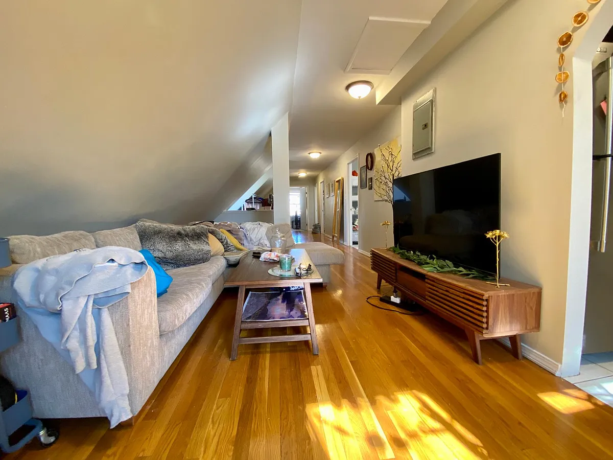Building Photo - 3142 Washington St #4