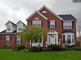 27079 Dogwood Ln, Olmsted Township, OH