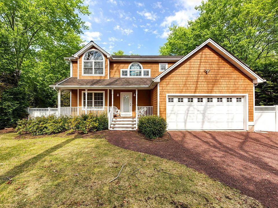 1st image of 28 Cedar Ridge Dr