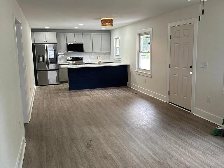 5464 Crown Ave — Photo 6