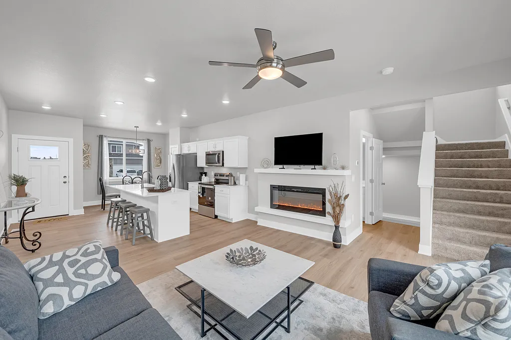 4 bed, 1502 sqft, $3,195 — Photo 3