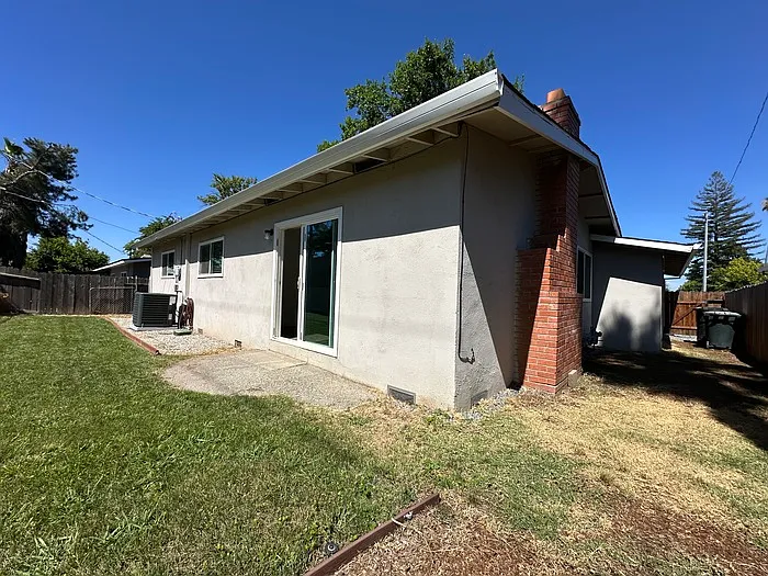 1320 Sheridan Ave — Photo 25