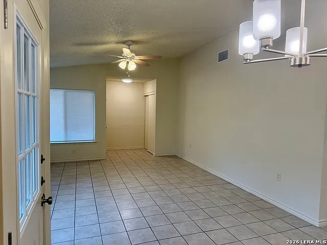 2 bed, 1.5 bath, 1240 sqft, $1,450 — Photo 3