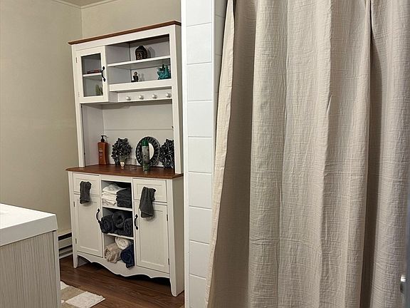 3rd image of 38 Byers St