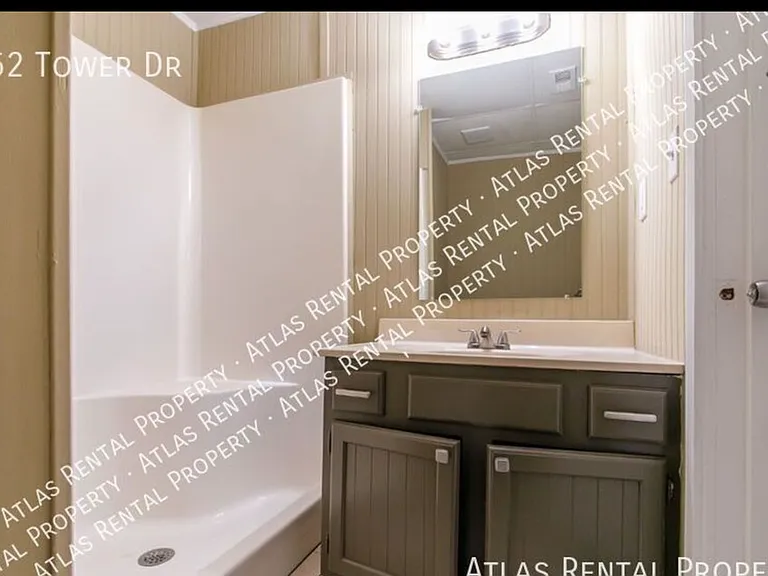 1052 Tower Dr — Photo 10