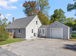 30 Uphill Ave, Warwick, RI 02886