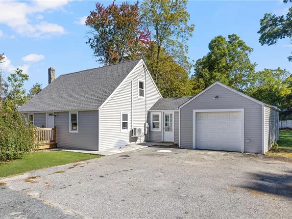 30 Uphill Ave, Warwick, RI 02886