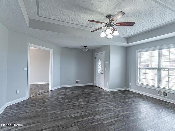 4th image of 24 Persimmon Dr