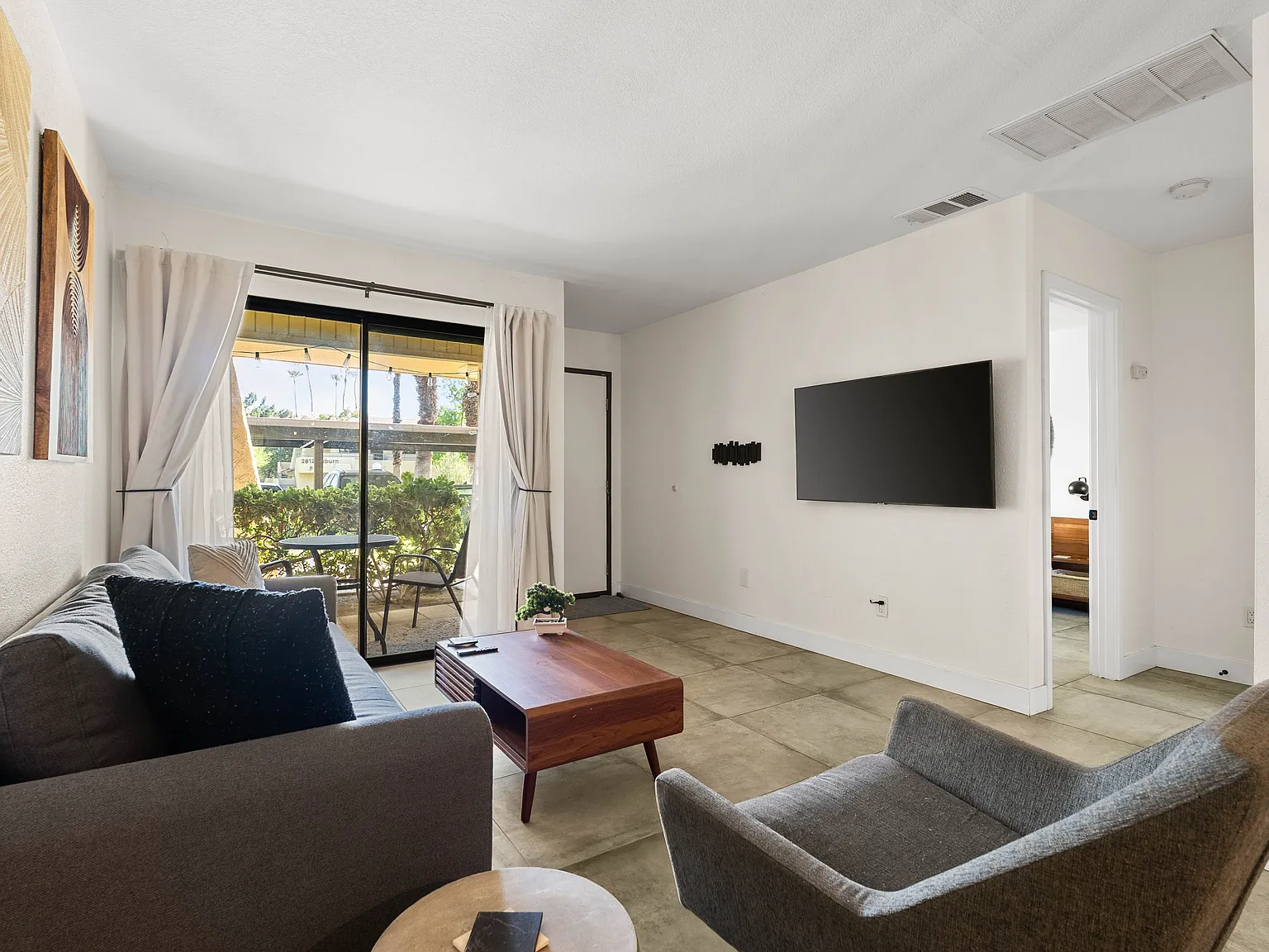 1 bed, 589 sqft, $1,900 — Photo 3