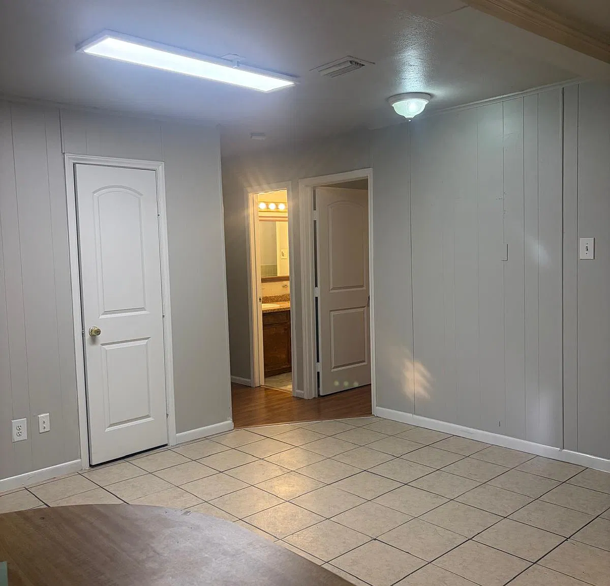3 bed, 1406 sqft, $2,100 — Photo 3