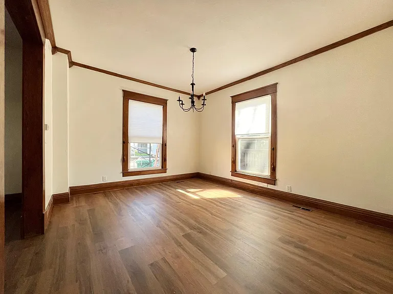 539 W Jefferson St — Photo 13