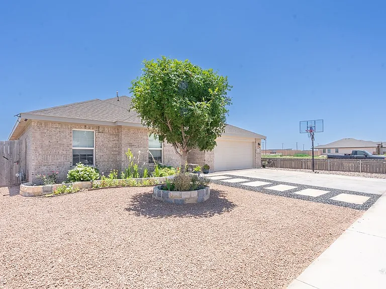 8404 E County Road 115 — Photo 3