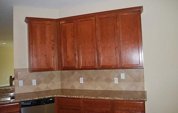 CC-5-31 42 uppers w crown molding