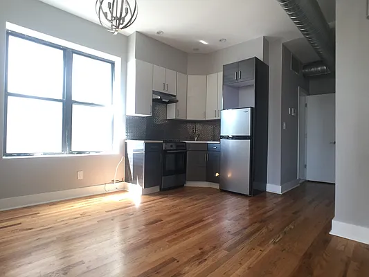 Rented by Evergreen Apartments BK | media 52