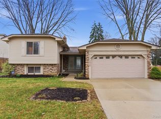 3438 Harmony Dr, Troy, MI 48083