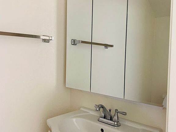 4th image of 268 Douglas St APT C