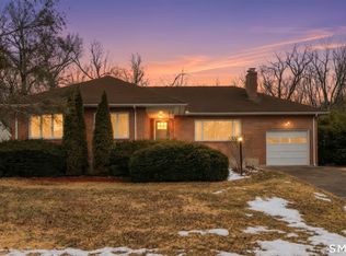 30 Ravenwood Road, West Hartford, CT 06107