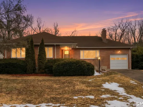 30 Ravenwood Road, West Hartford, CT 06107