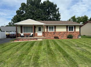 823 E Unadilla St, Pinckney, MI 48169