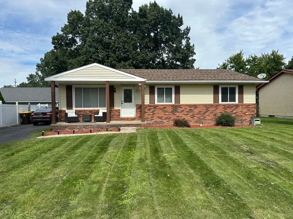 823 E Unadilla St, Pinckney, MI 48169