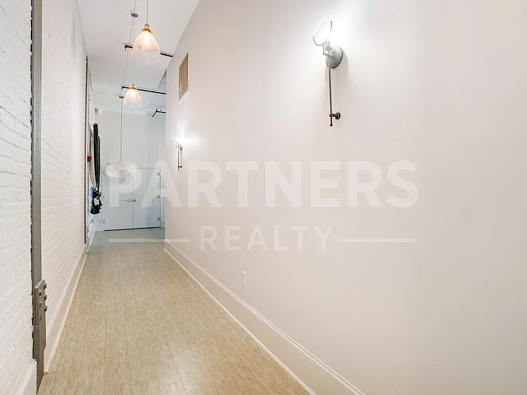 28 Monroe St #404 — Photo 2