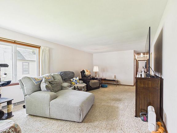 4th image of 707 E 5TH STREET