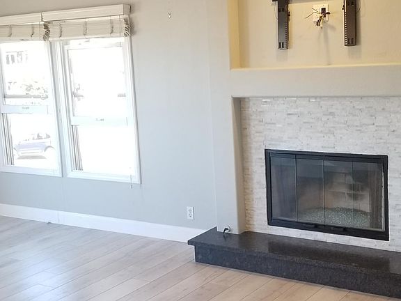 4th image of 3710 Haines St
