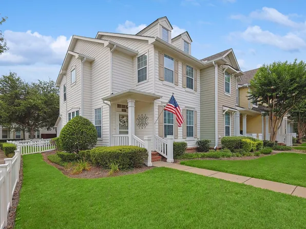 6240 Crescent St, North Richland Hills, TX 76180