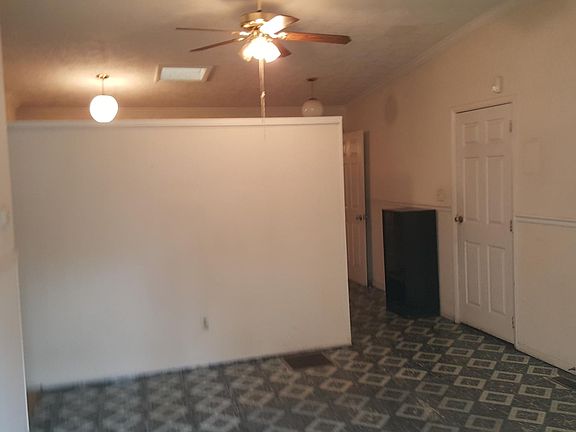 4th image of 984 Martha Dr