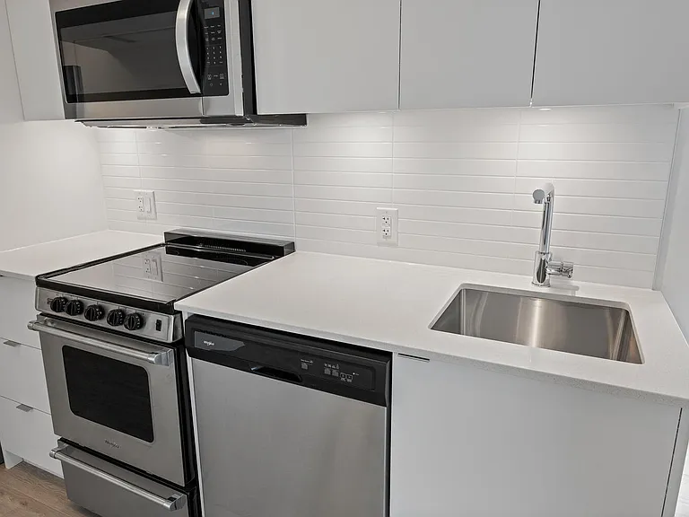 480 Wilson Ave — Photo 8