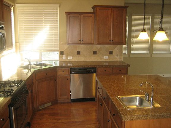 4th image of 7832 Greenview Dr NE