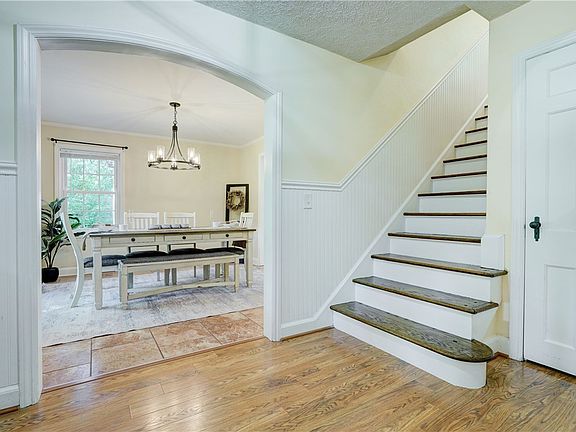 5th image of 64 Washington Dr