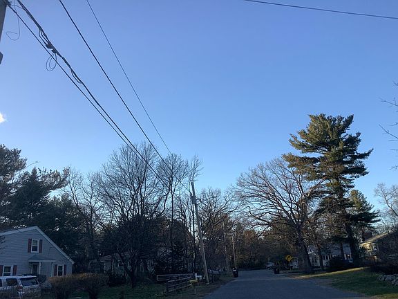 4th image of 19 Cedar St