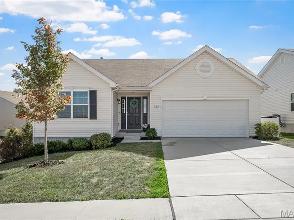 302 Creek Sound Ct, Wentzville, MO 63385