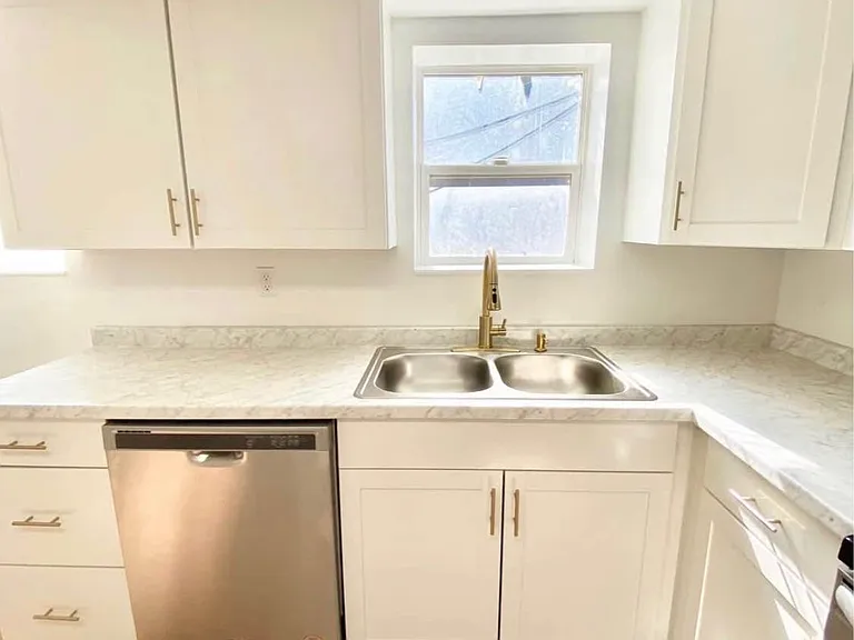 76 W 400 N — Photo 4