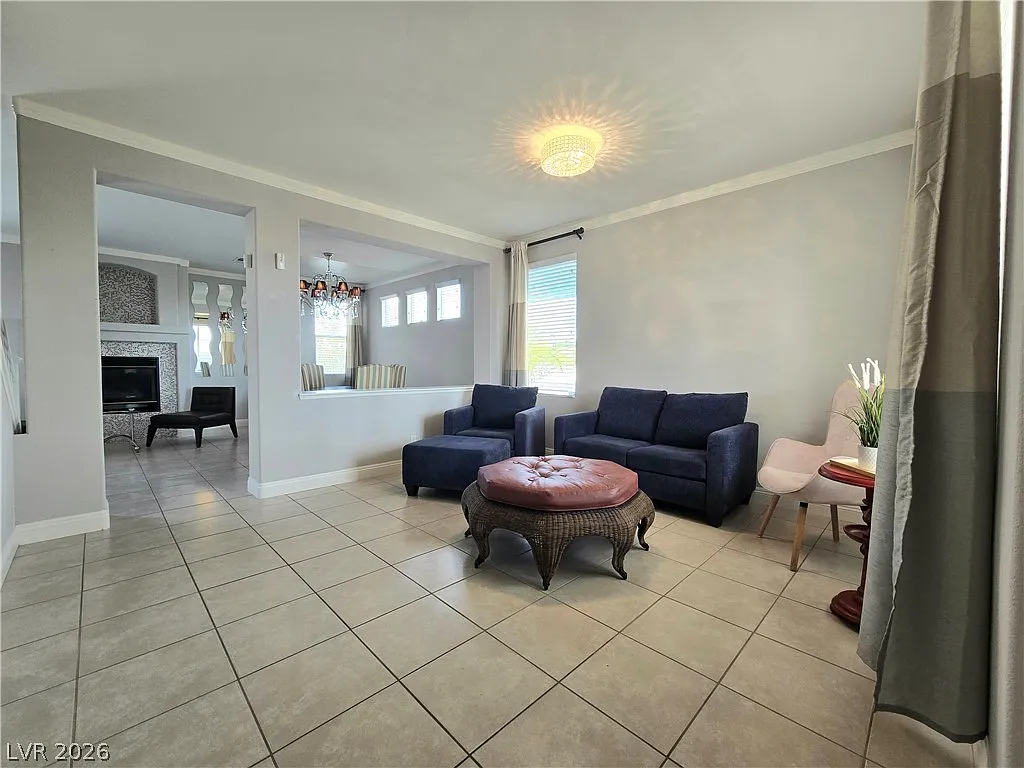3 bed, 2.5 bath, 2366 sqft, $2,200 — Photo 3