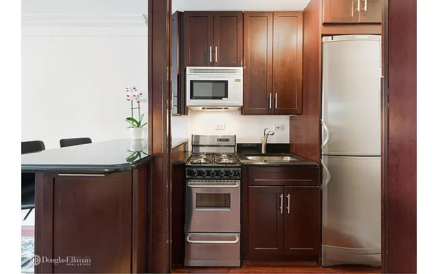 Sold by Douglas Elliman | media 14