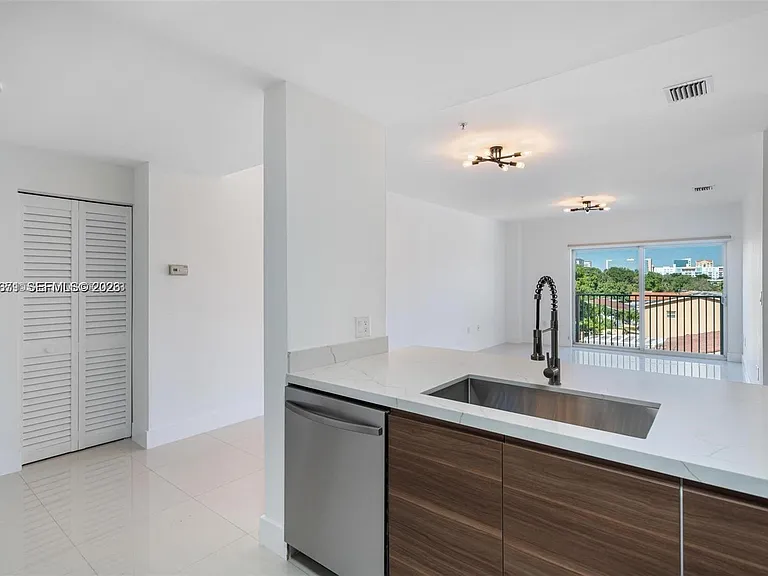 2280 SW 32nd Ave #201 — Photo 15