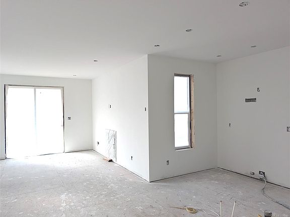 4th image of 1342 McKinley Rd