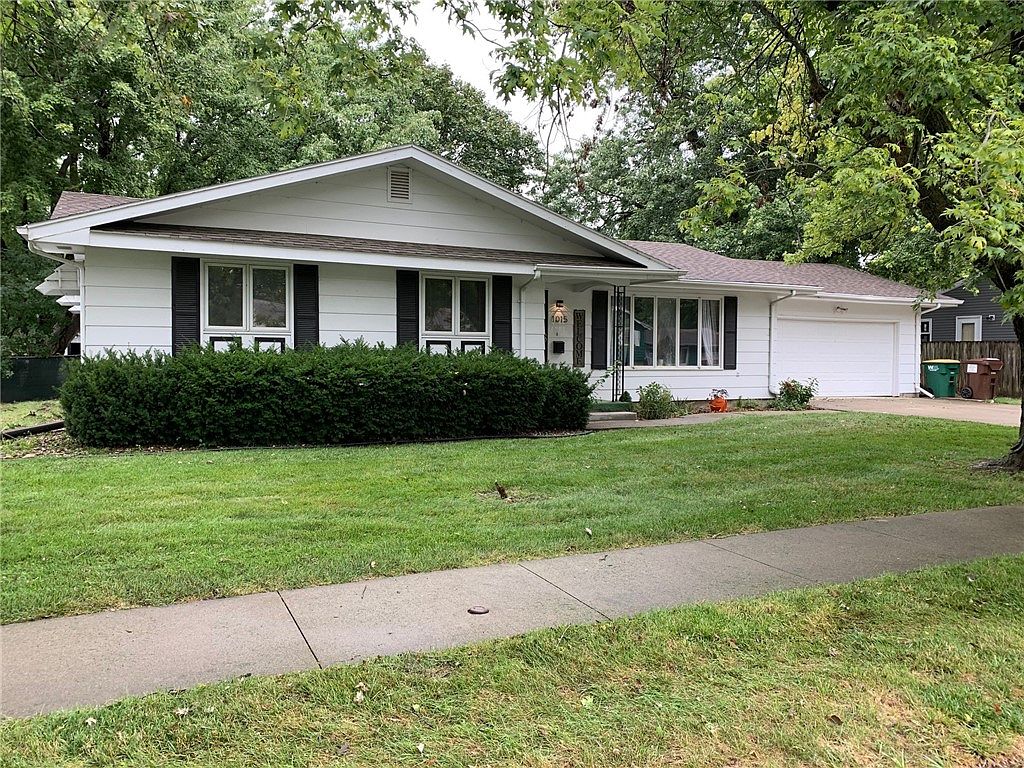 1015 W Washington St, Winterset, IA 50273 | Zillow